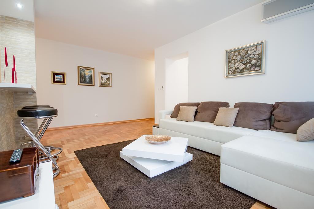 Apartments King Milan, City Center ベオグラード エクステリア 写真